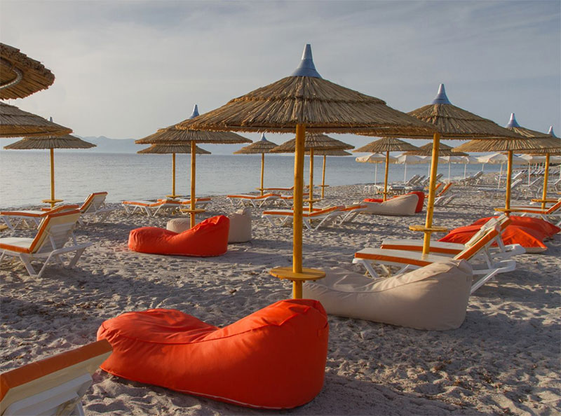 omprela-psathini-afroditi-paralia